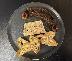 Assiette de foie gras au restaurant de la Celle St Cloud - Yvelines (78)
